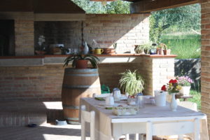 B&B-pozzo-vivalpa-ancona-jesi-serra-de-conti-campagna-relax-colazione-ospiti-giardino-breakfast-summer-garden